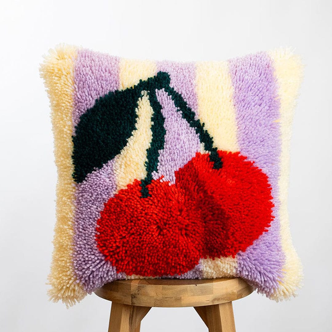 Craft Club Co CHERRY RIPE STRIPES - Latch Hook Cushion Kit