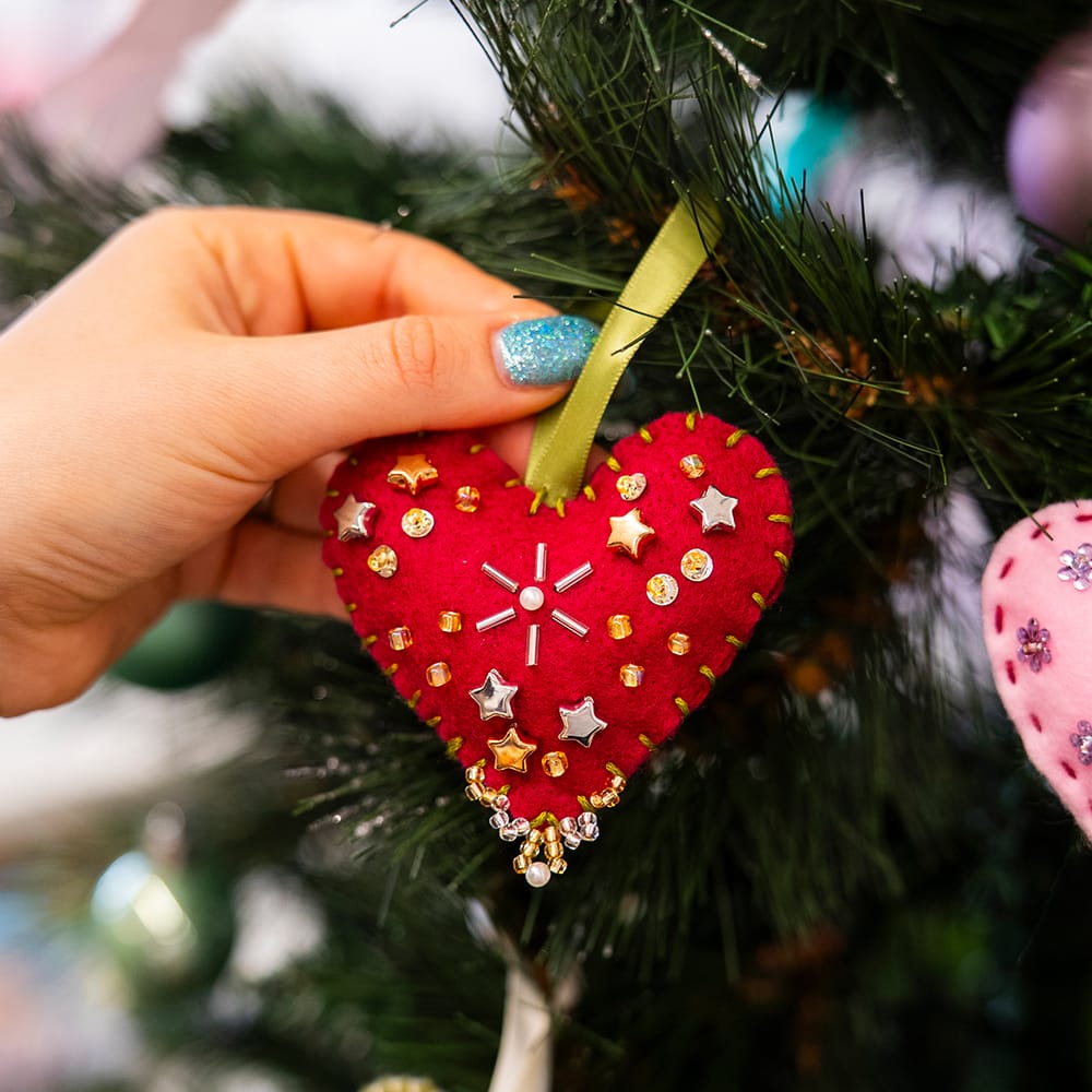 Craft Club Co SPARKLING HEART - Beaded Ornament Kit