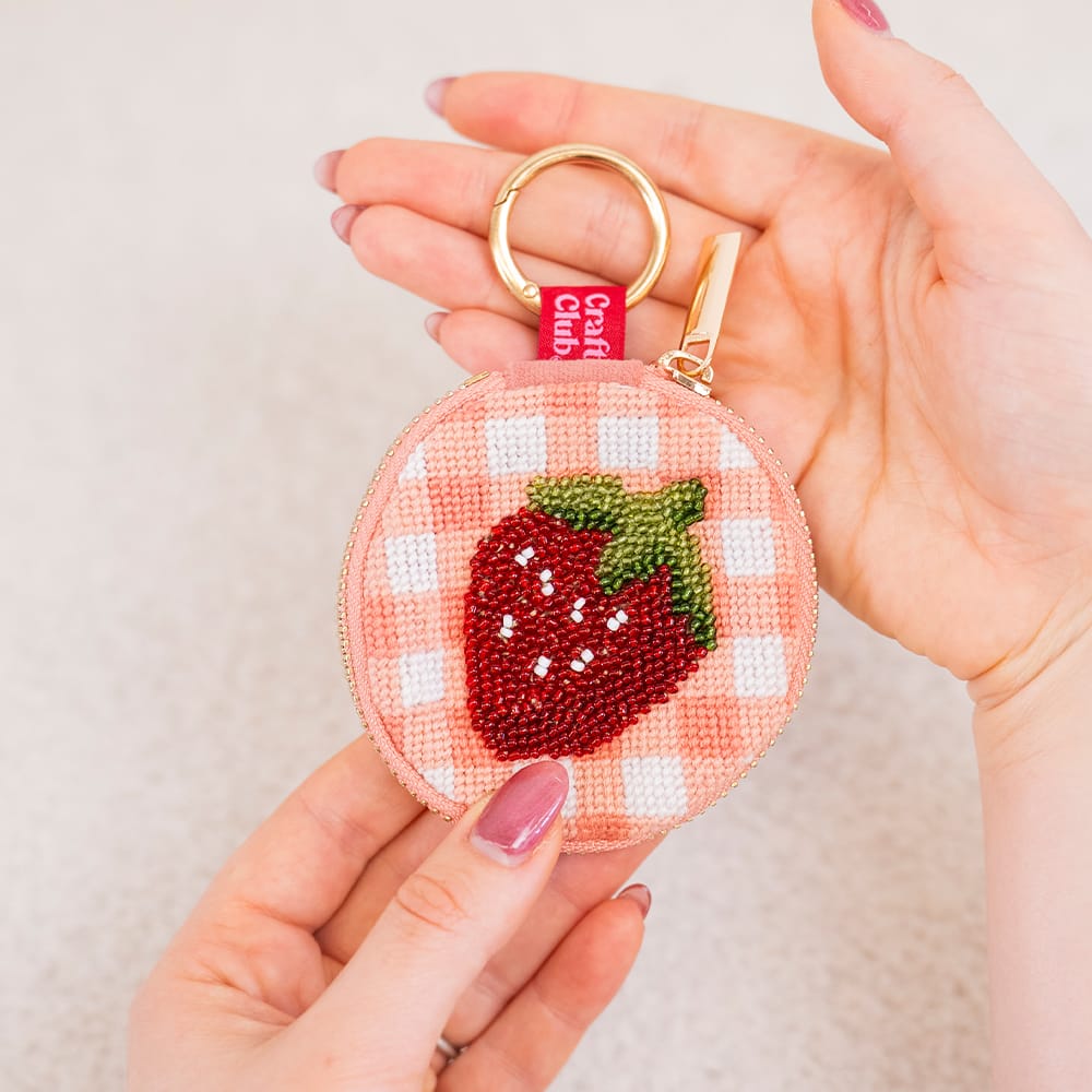 Craft Club Co ITTY BITTY STRAWBERRY - Beaded Pouch Kit
