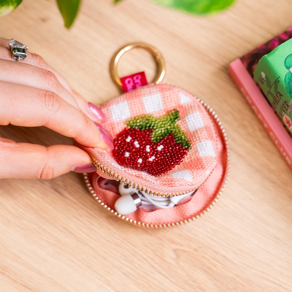 Craft Club Co ITTY BITTY STRAWBERRY - Beaded Pouch Kit