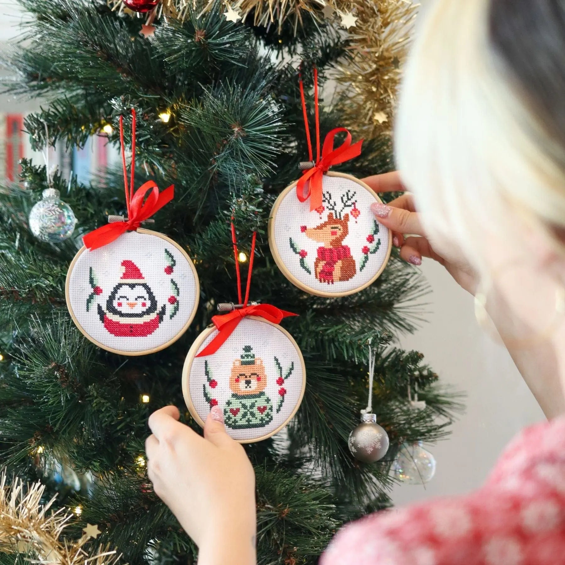 Craft Club Co CHRISTMAS MINI ORNAMENTS Cross Stitch Kit