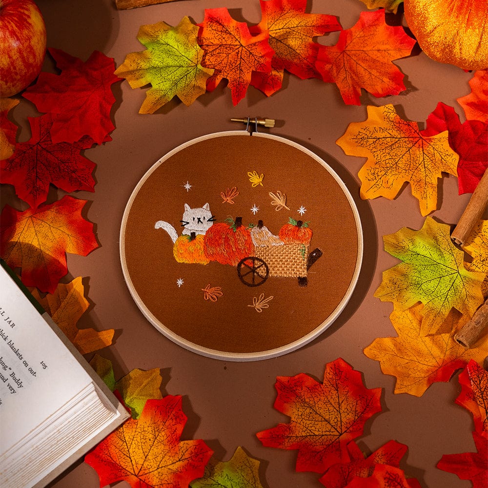 Craft Club Co CAT IN THE PATCH Embroidery Kit