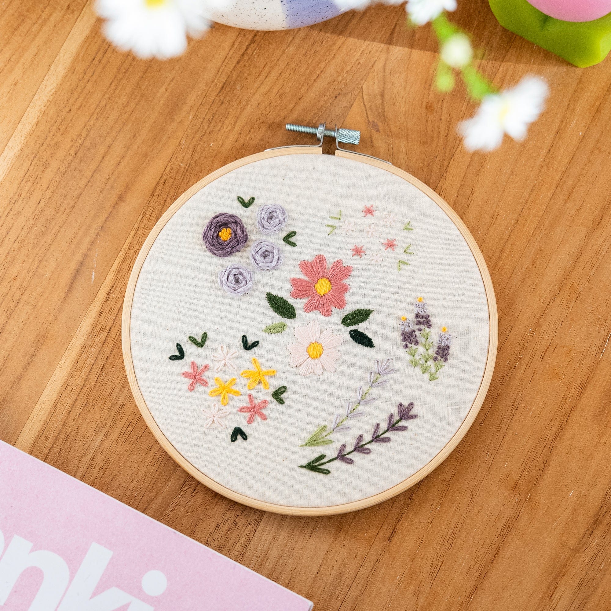 Craft Club Co DELUXE FLORAL SAMPLER - Embroidery Kit