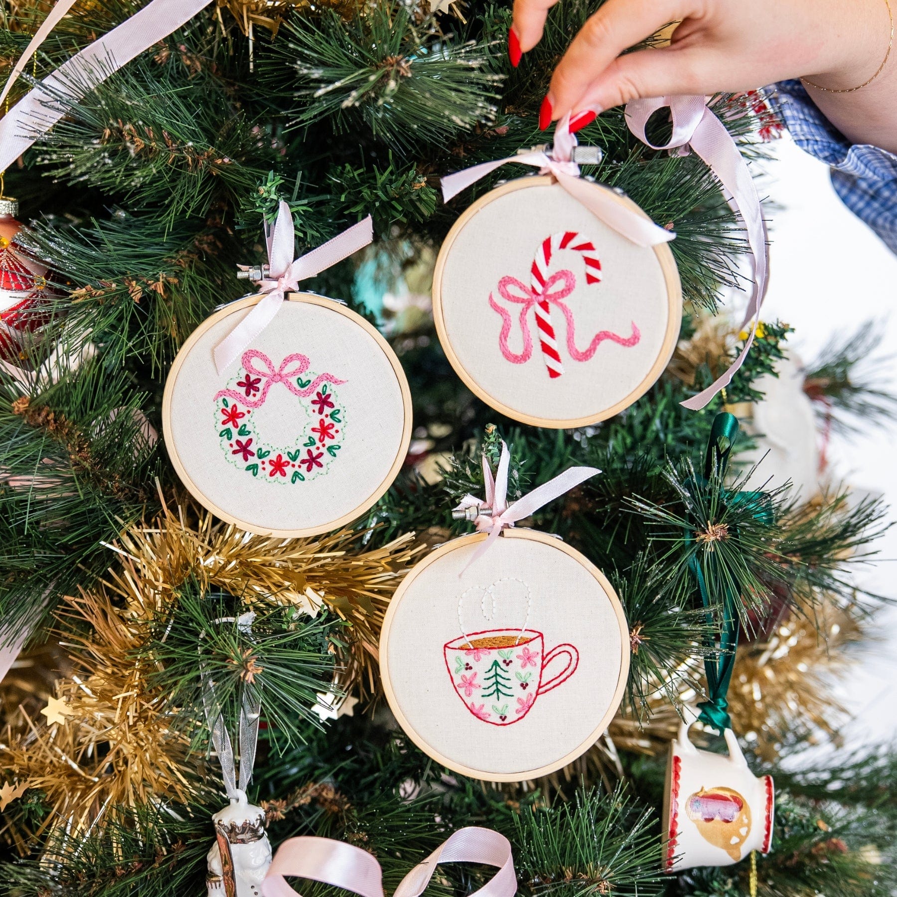 Craft Club Co TINSEL & TEA | Christmas Minis Embroidery Kit