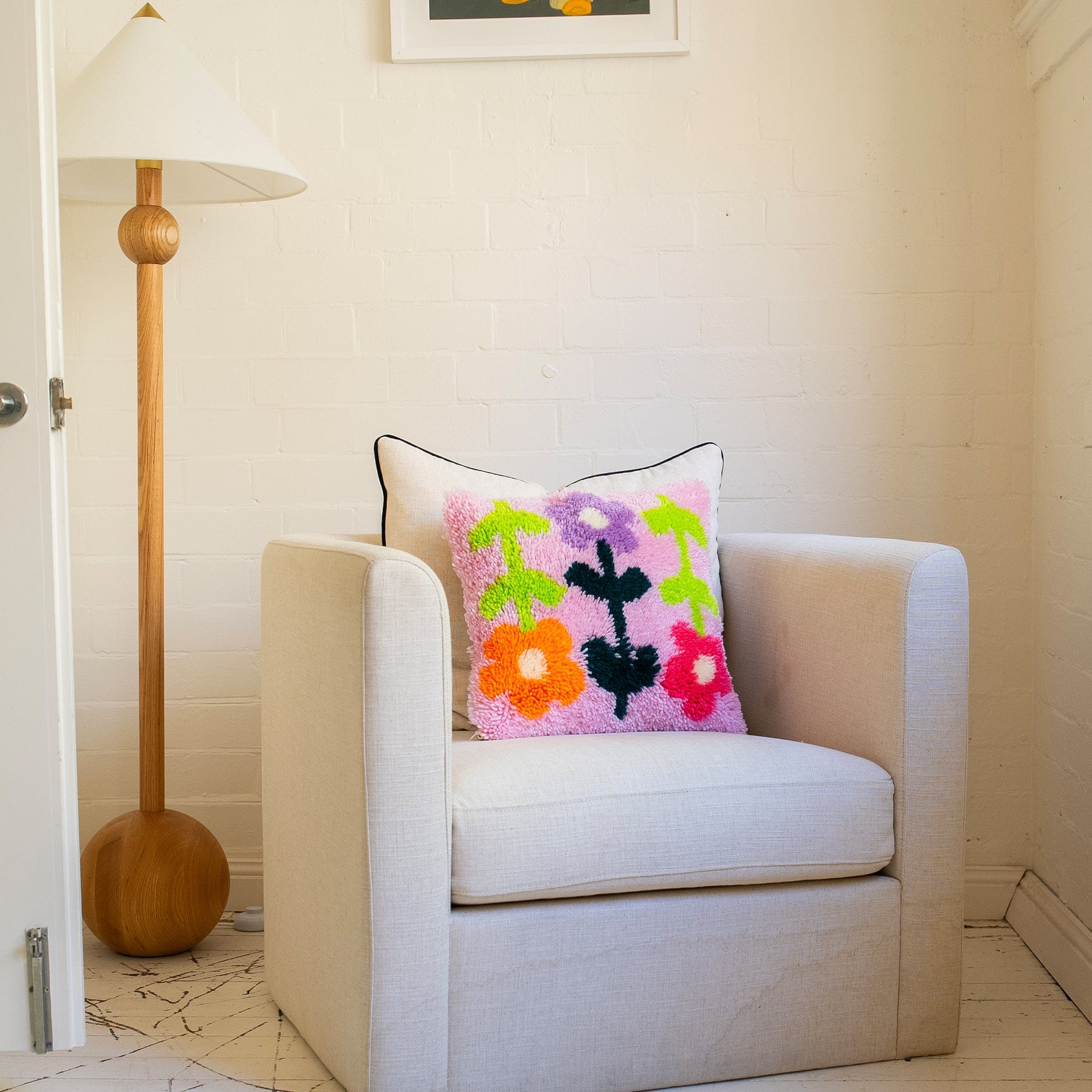 Craft Club Co BRIGHT PICK OF THE BUNCH - Latch Hook Cushion Kit