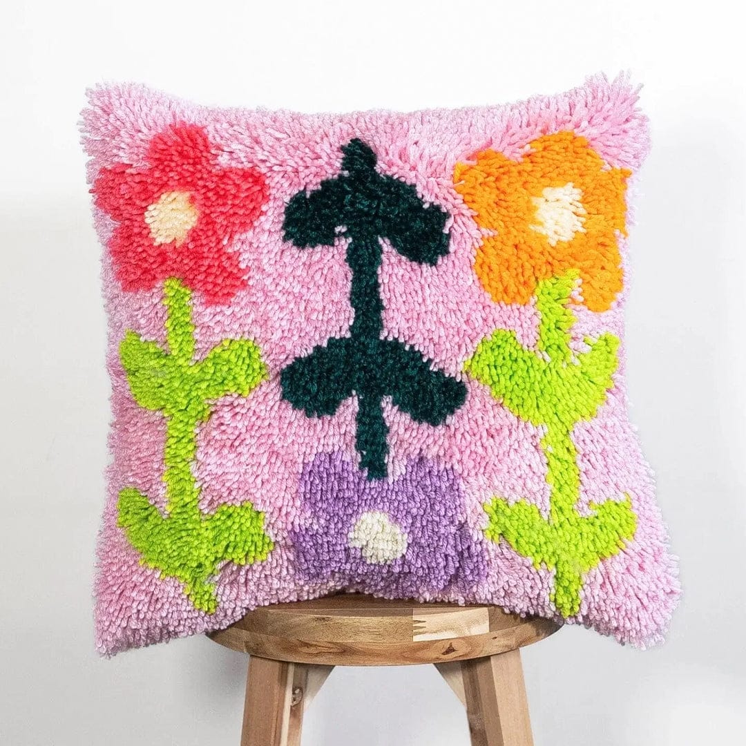 Craft Club Co BRIGHT PICK OF THE BUNCH - Latch Hook Cushion Kit