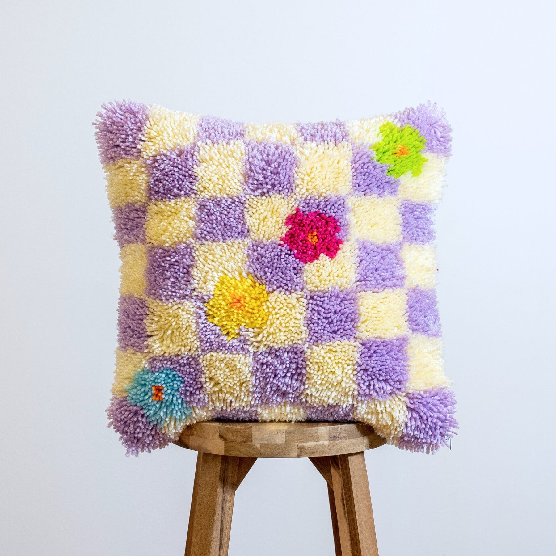 Craft Club Co CHECK ME OUT Latch Hook Cushion Kit