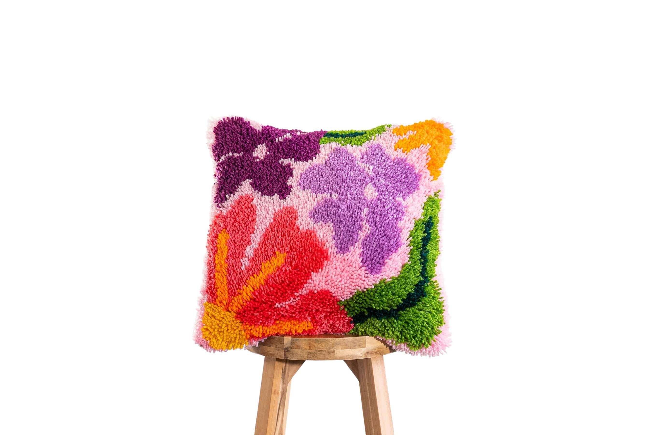 Craft Club Co PRETTY PETALS - PINK Latch Hook Cushion Kit