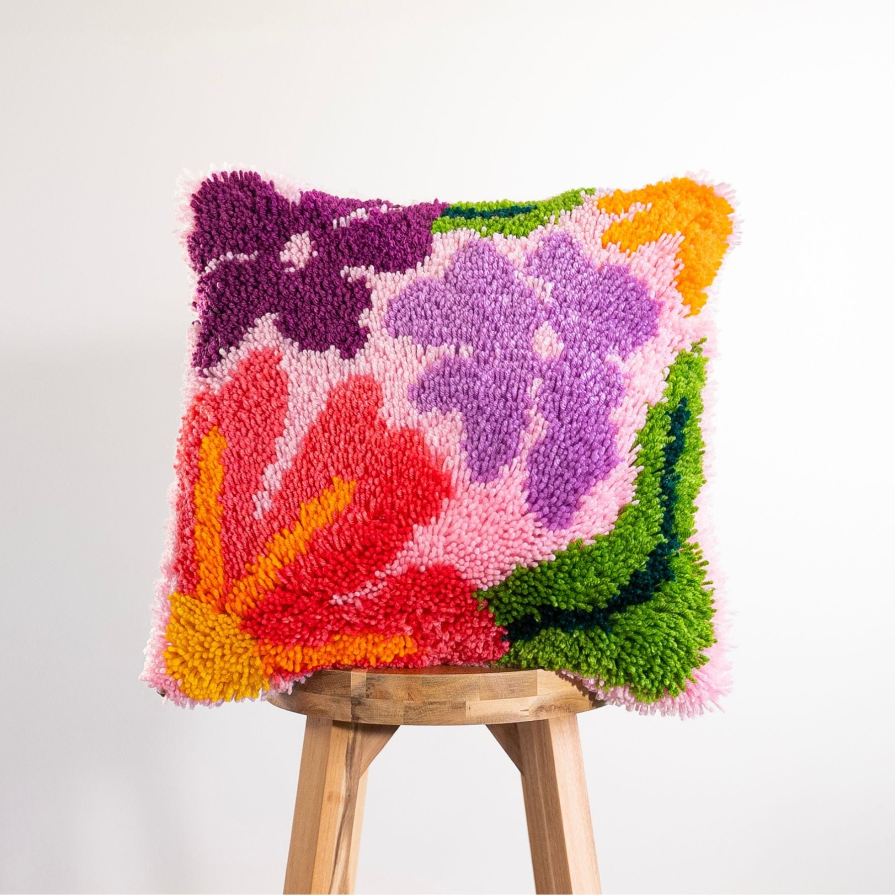 Craft Club Co PRETTY PETALS - PINK Latch Hook Cushion Kit