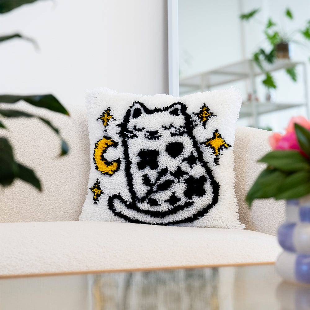 Craft Club Co PURR-FECTLY MAGICAL Latch Hooking Cushion Kit