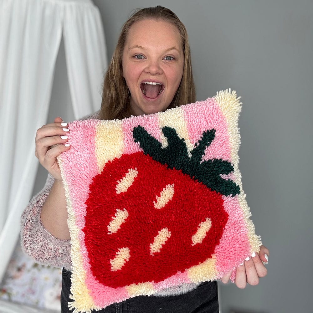 Craft Club Co RIPE STRIPES - STRAWBERRY Latch Hook Cushion Kit