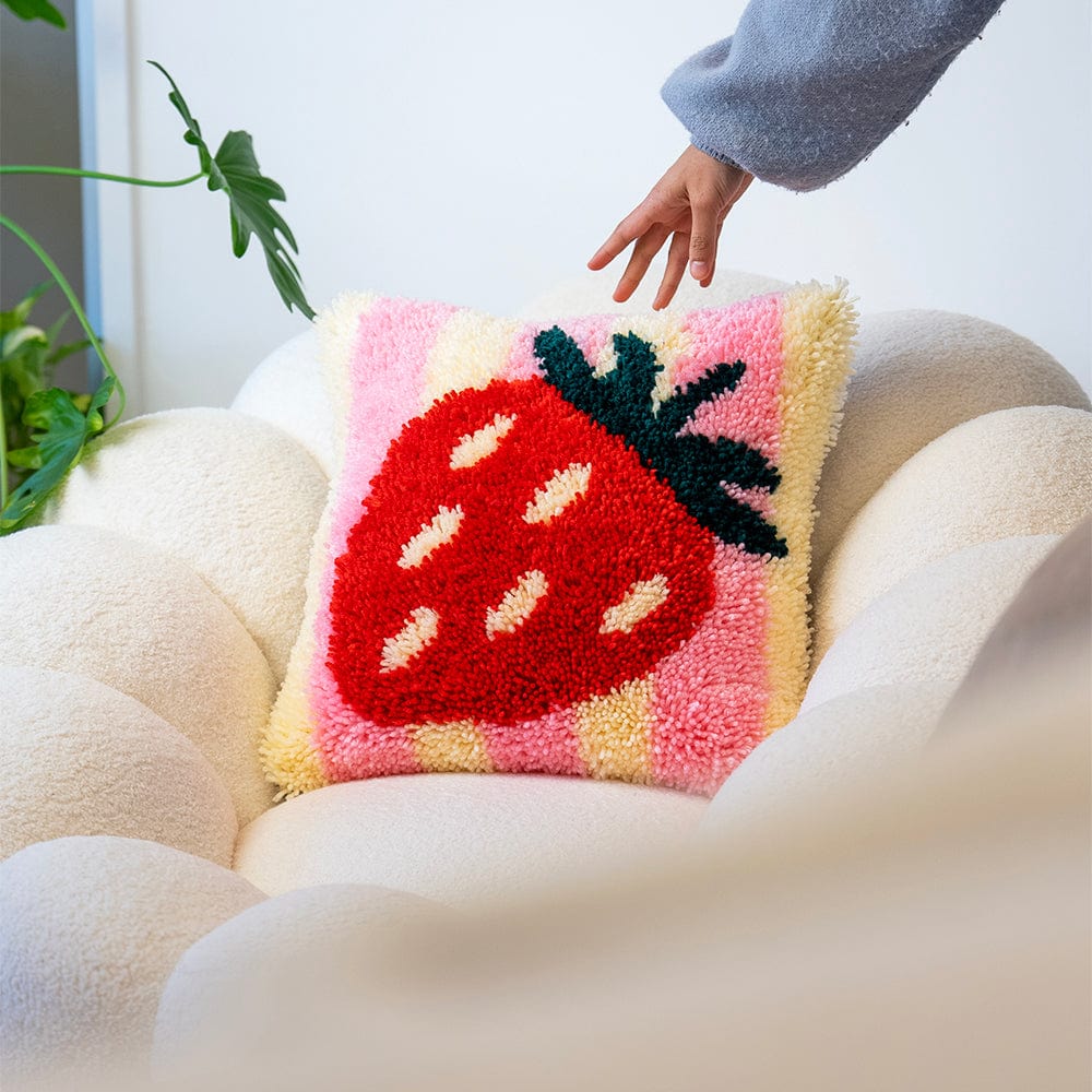 Craft Club Co RIPE STRIPES - STRAWBERRY Latch Hook Cushion Kit