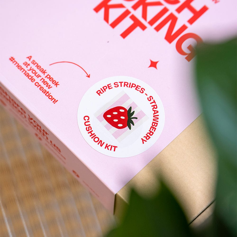 Craft Club Co RIPE STRIPES - STRAWBERRY Latch Hook Cushion Kit