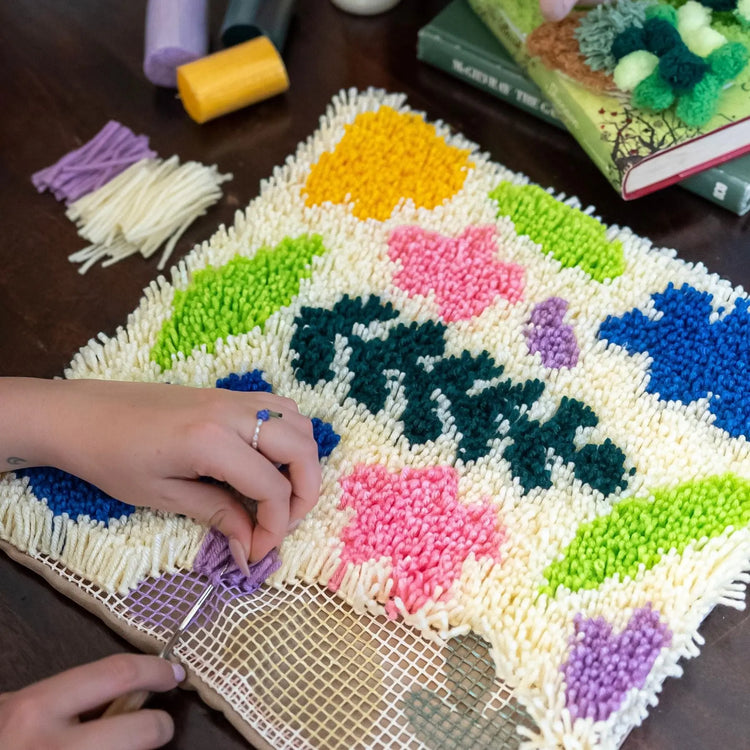Craft Club Co FLORA Latch Hook Cushion Kit