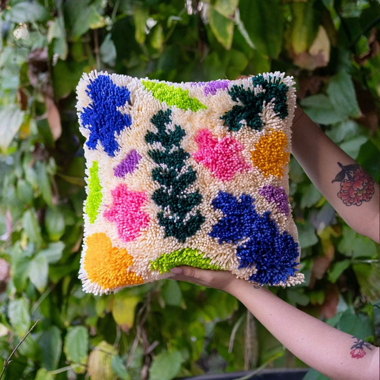 Craft Club Co FLORA Latch Hook Cushion Kit