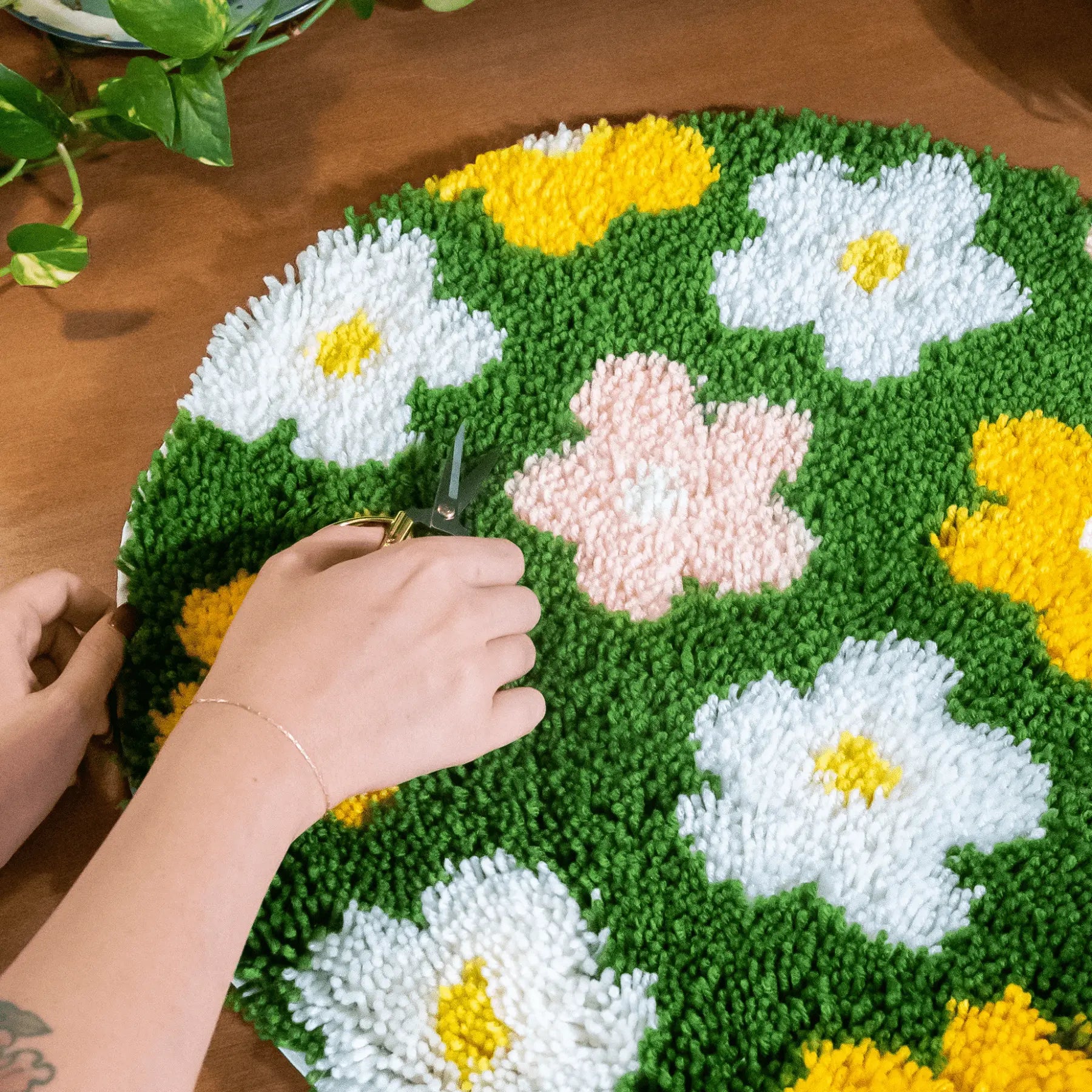 Craft Club Co FLOWER BOMB - GREEN Rug Making Kit