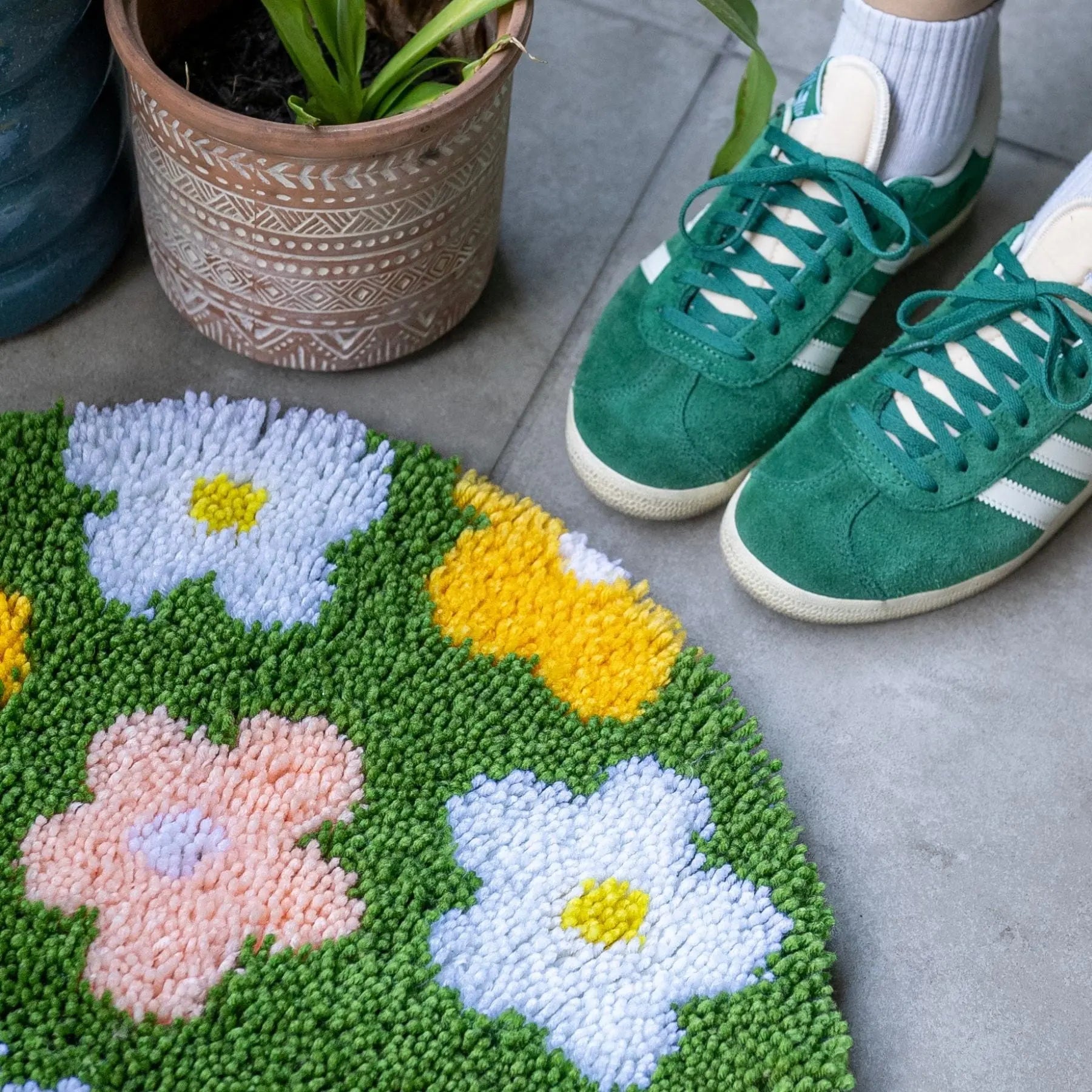 Craft Club Co FLOWER BOMB - GREEN Rug Making Kit