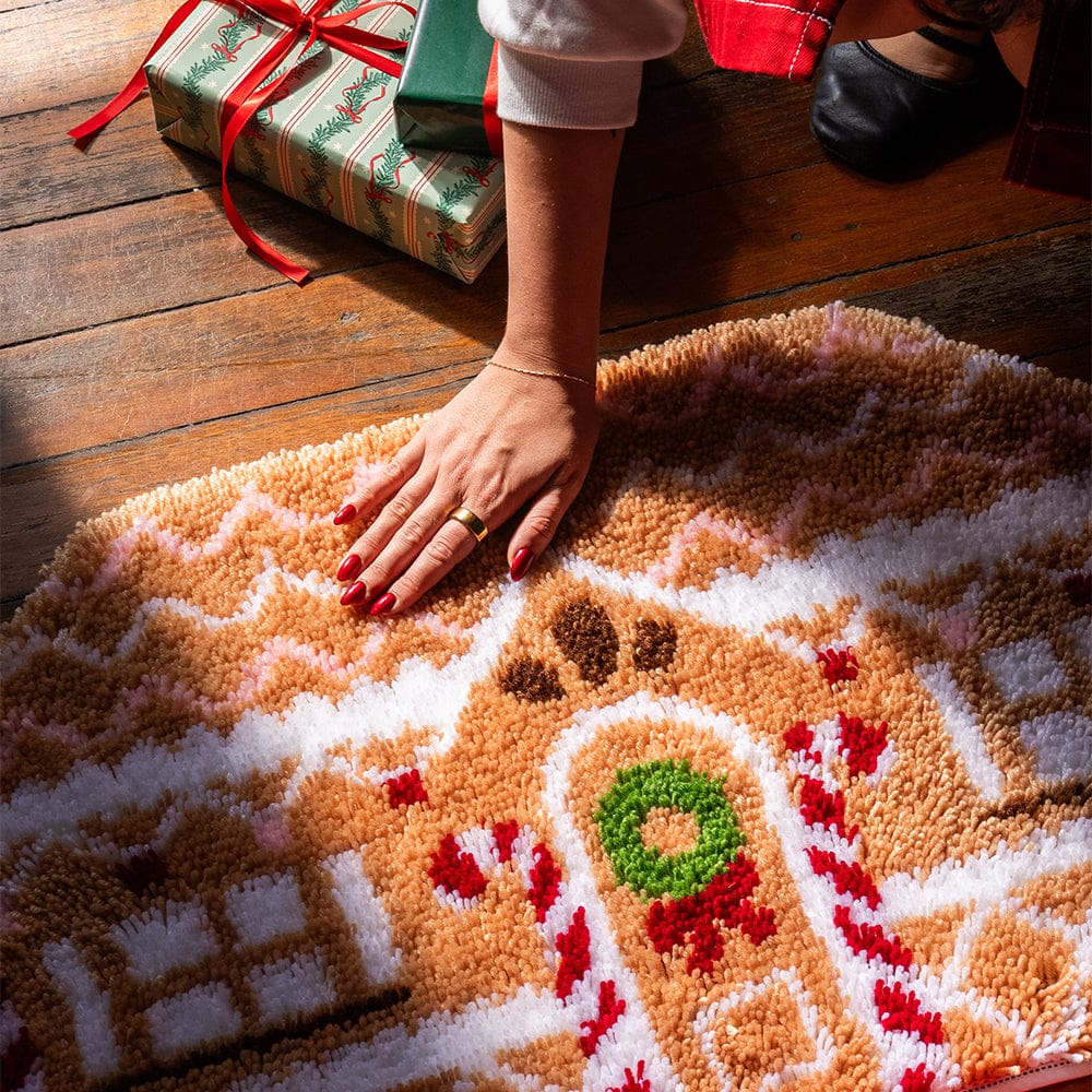 Craft Club Co GINGERBREAD HOUSE - Christmas XL Rug Kit