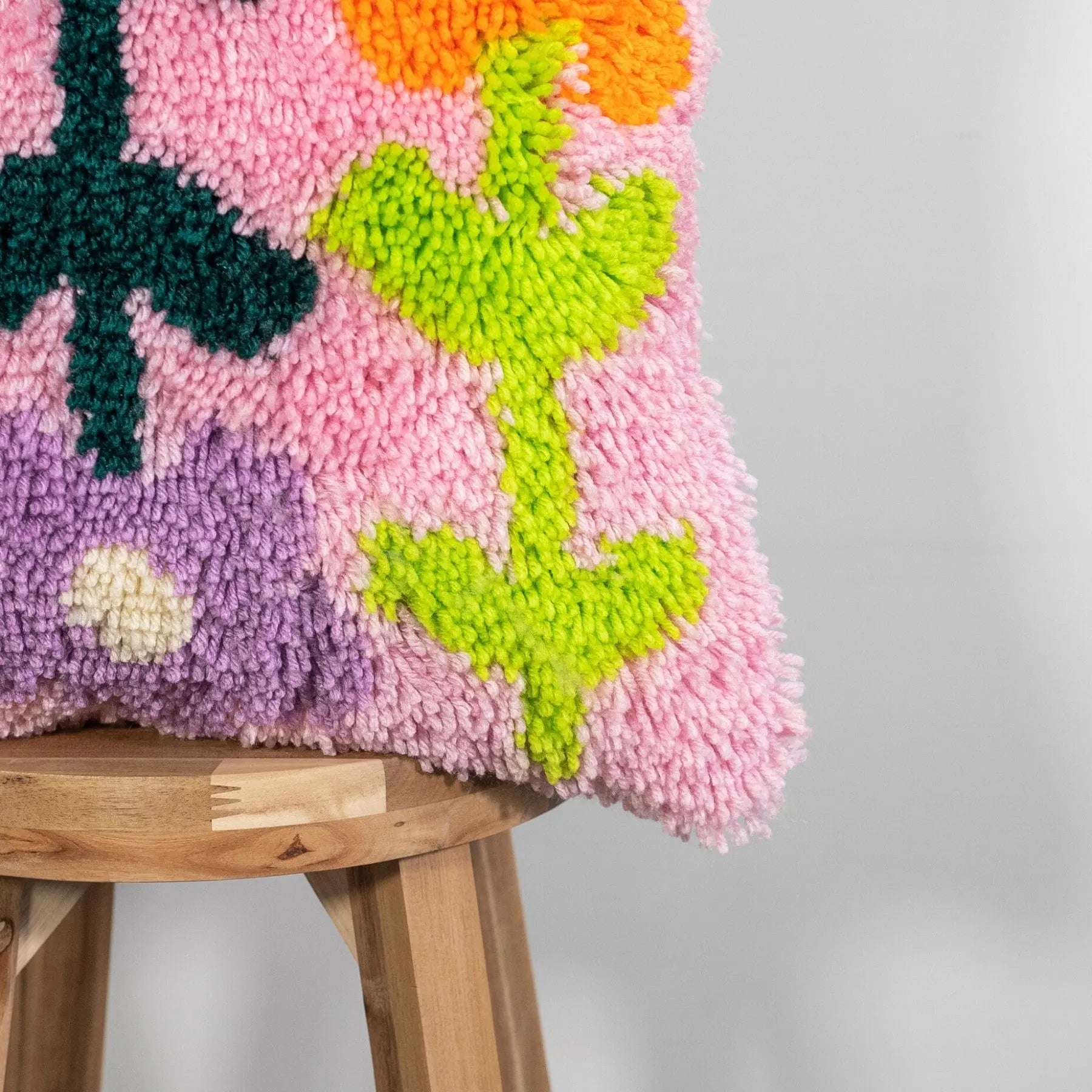 Craft Club Co PICK OF THE BUNCH - BRIGHT Latch Hook Cushion Kit