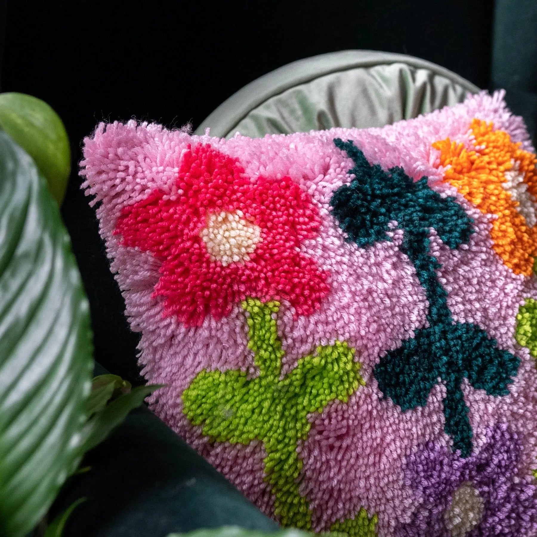 Craft Club Co PICK OF THE BUNCH - BRIGHT Latch Hook Cushion Kit