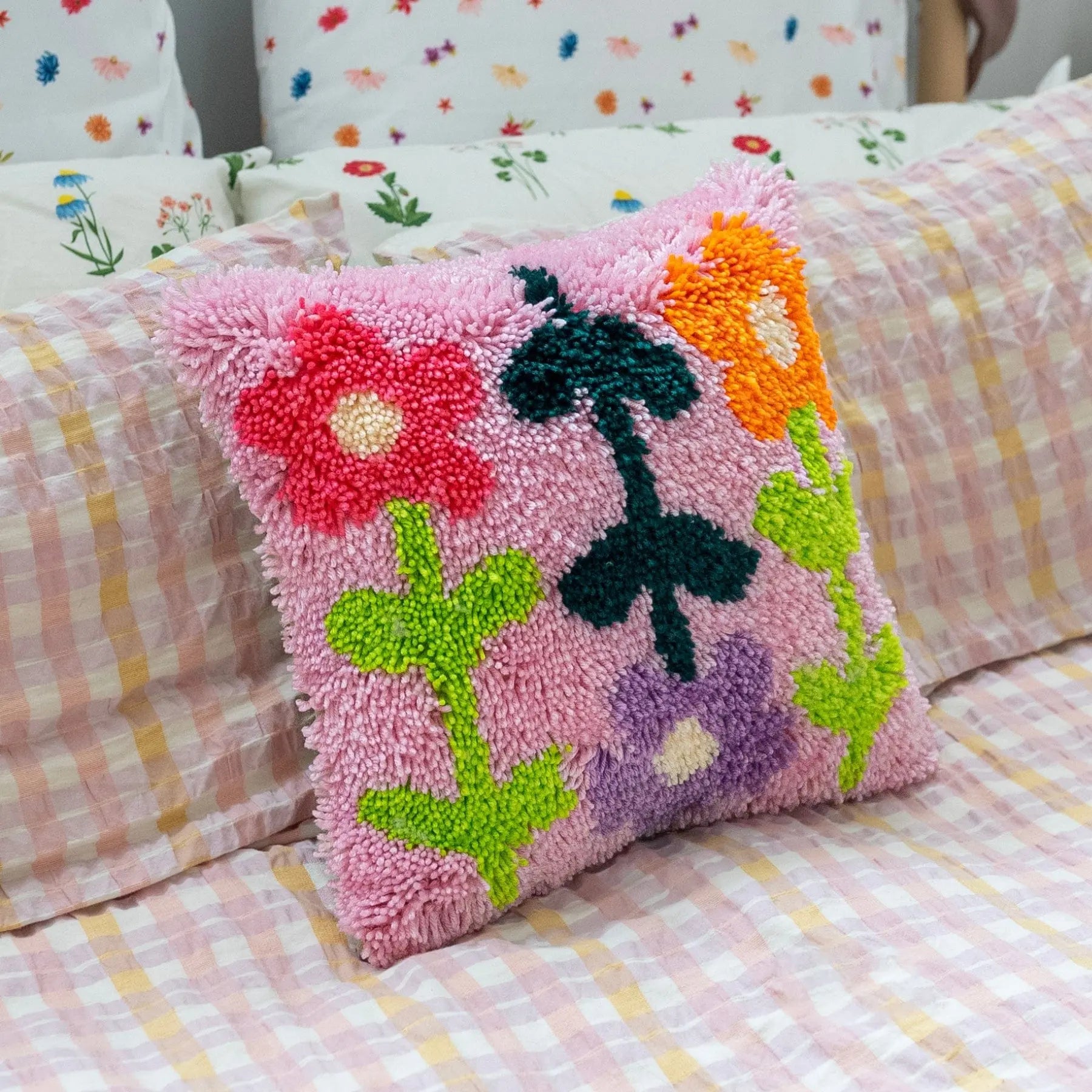 Craft Club Co PICK OF THE BUNCH - BRIGHT Latch Hook Cushion Kit