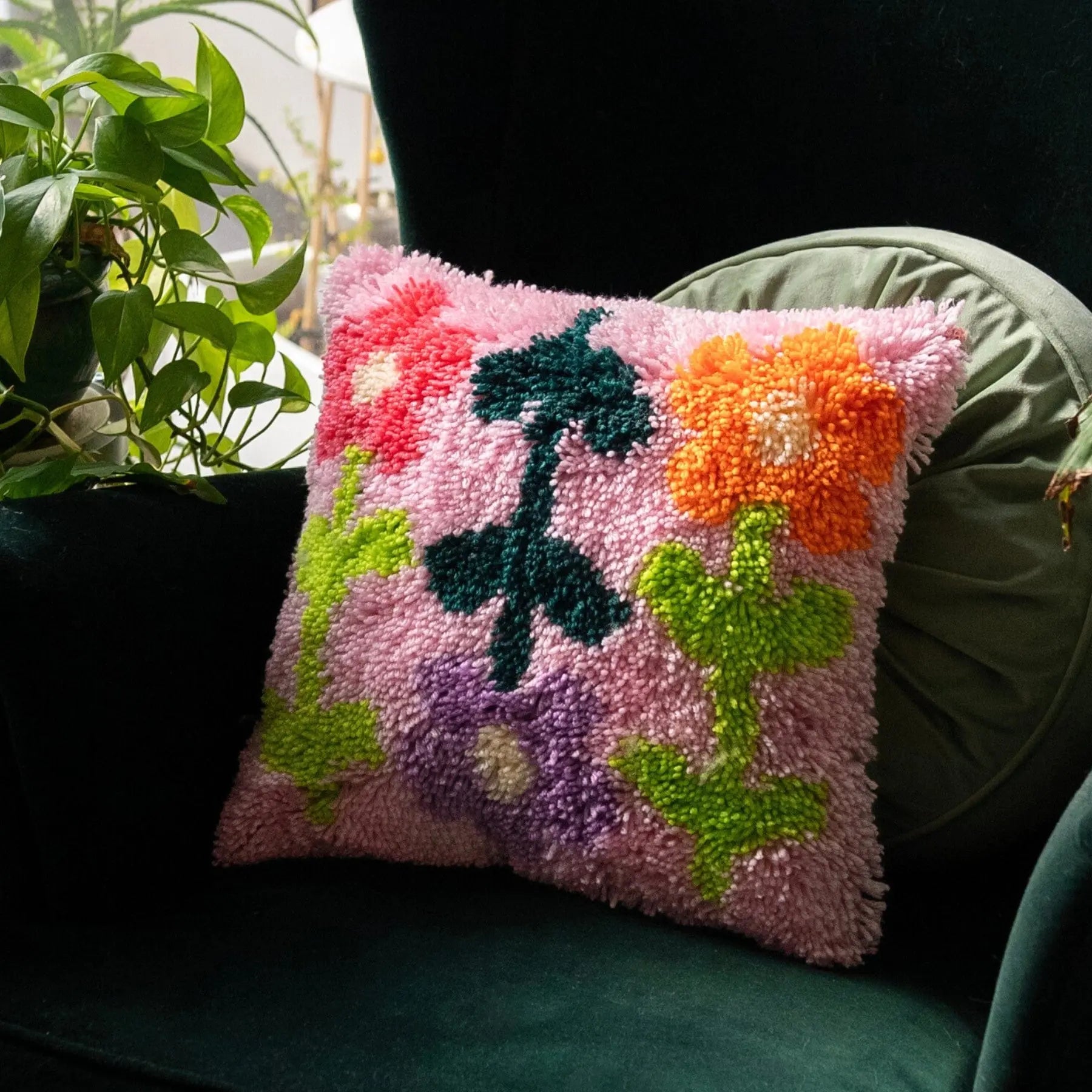 Craft Club Co PICK OF THE BUNCH - BRIGHT Latch Hook Cushion Kit