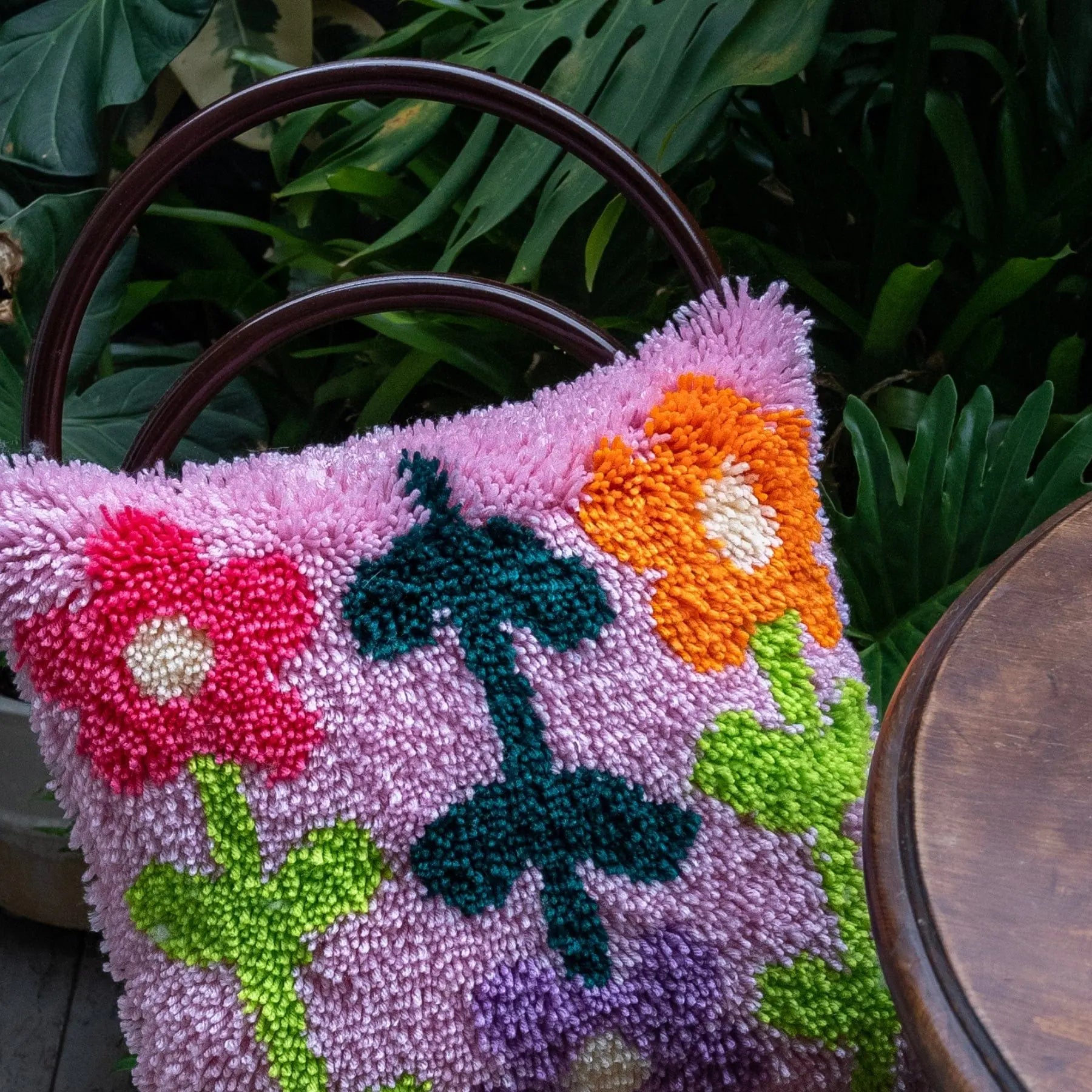 Craft Club Co PICK OF THE BUNCH - BRIGHT Latch Hook Cushion Kit