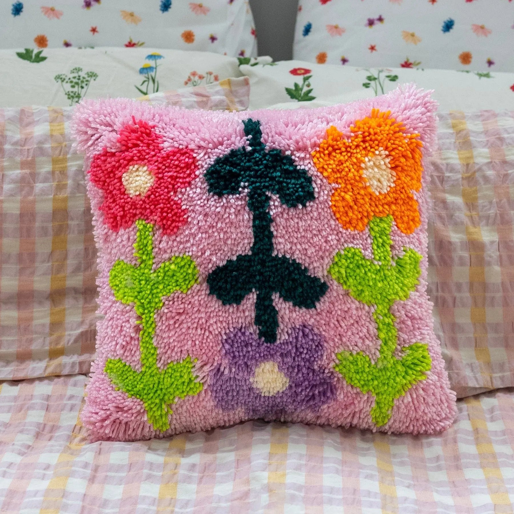 Craft Club Co PICK OF THE BUNCH - BRIGHT Latch Hook Cushion Kit