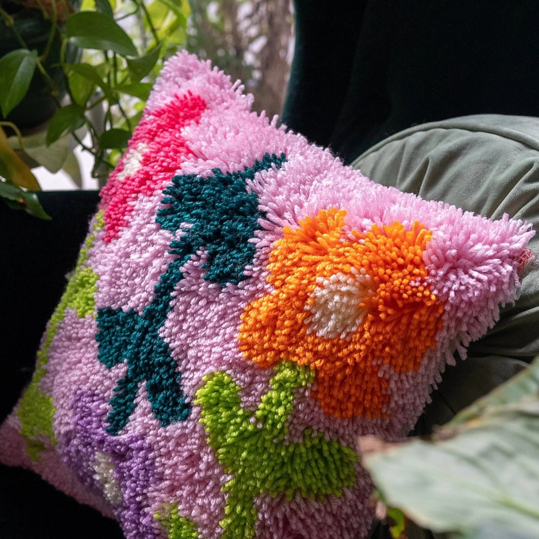 Craft Club Co PICK OF THE BUNCH - BRIGHT Latch Hook Cushion Kit