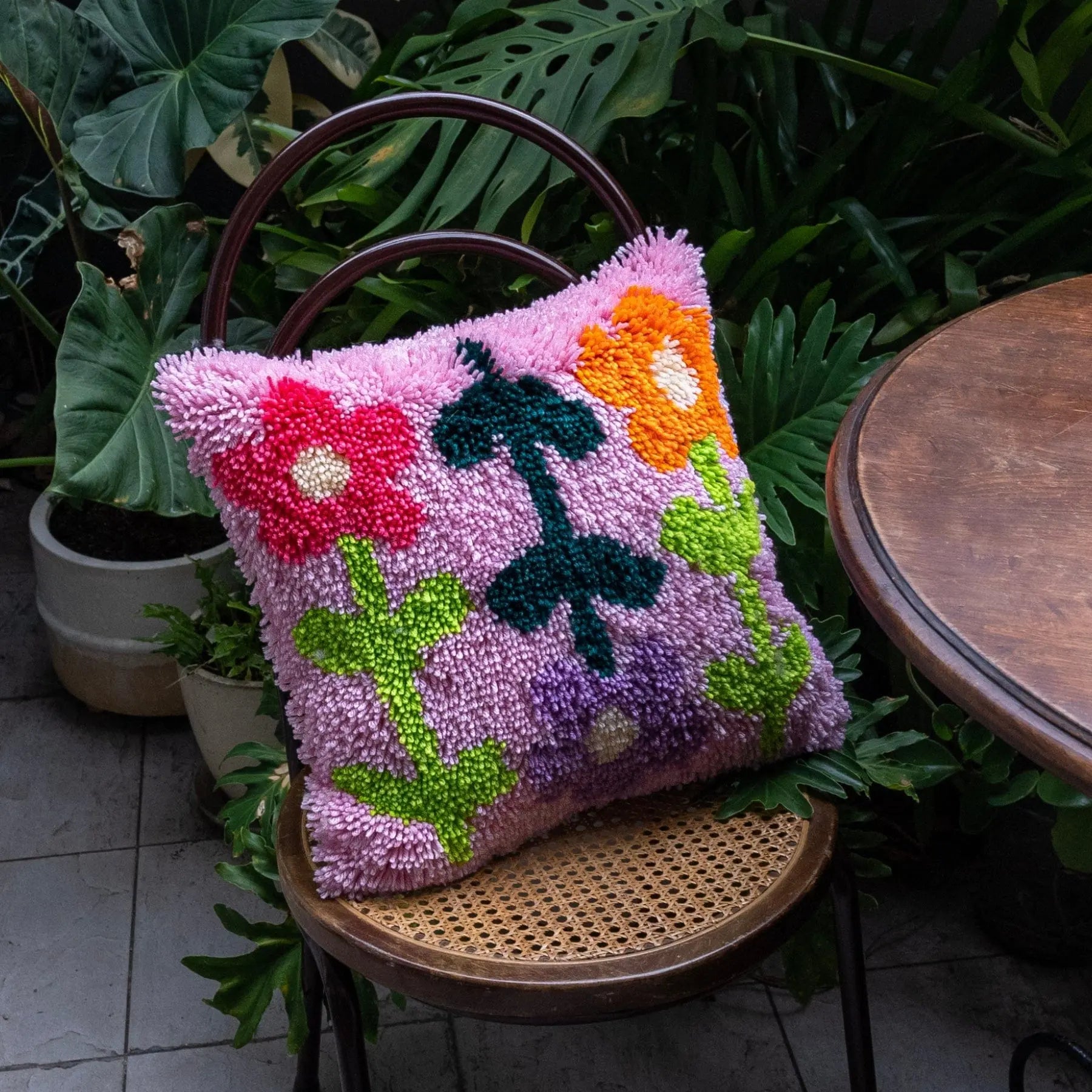 Craft Club Co PICK OF THE BUNCH - BRIGHT Latch Hook Cushion Kit