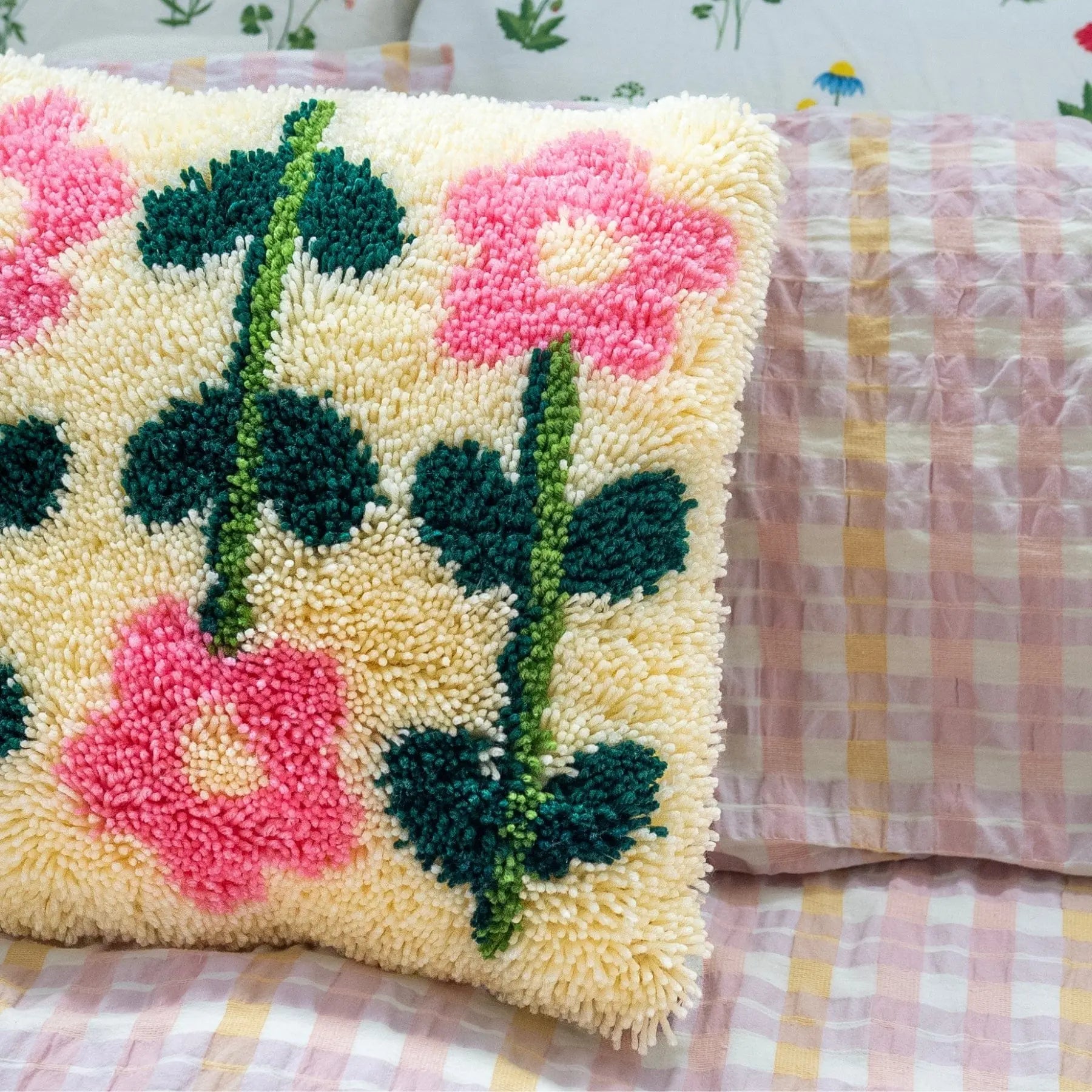 Craft Club Co PICK OF THE BUNCH - PASTEL Latch Hook Cushion Kit