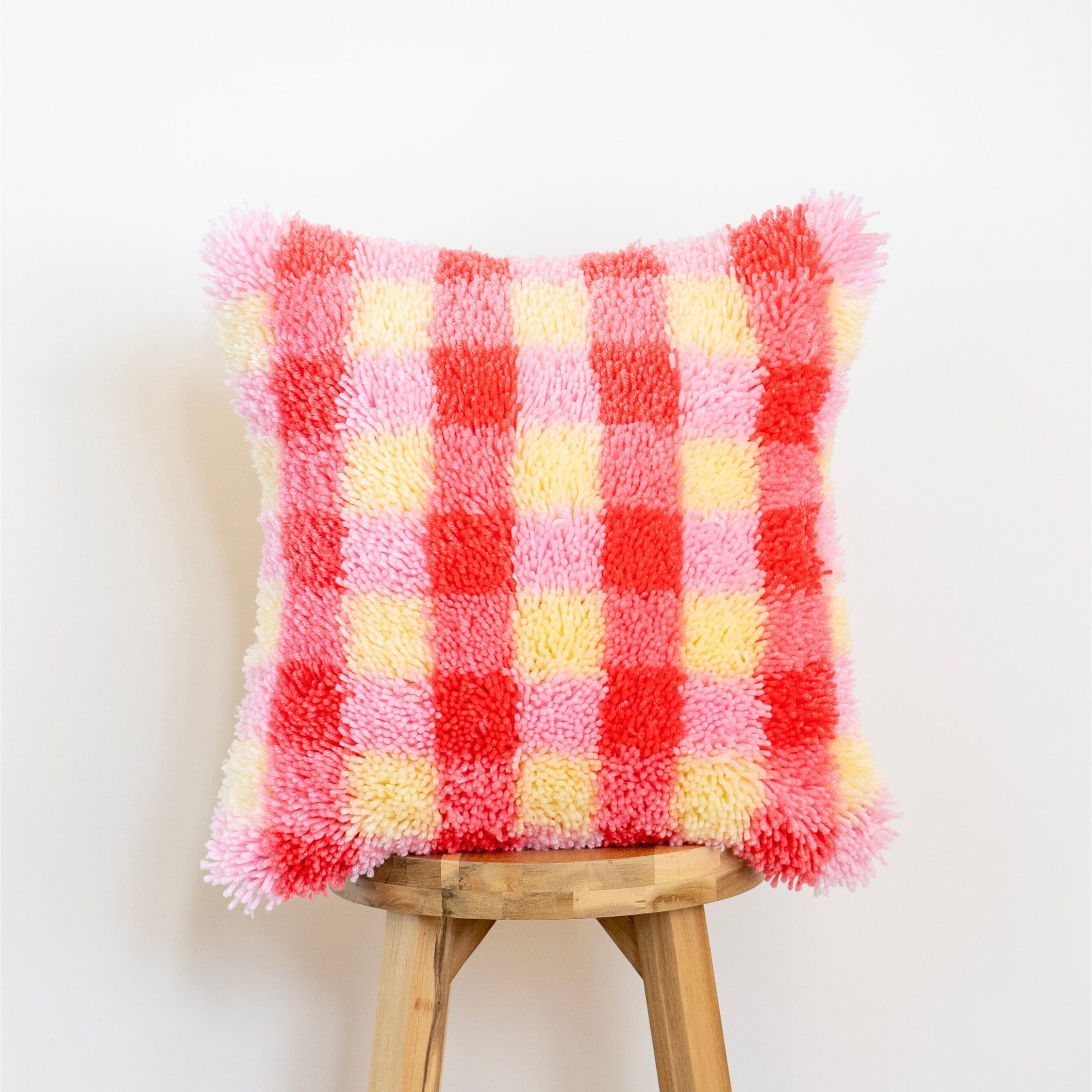 Craft Club Co PINK LEMONADE | GINGHAM Latch Hook Cushion Kit