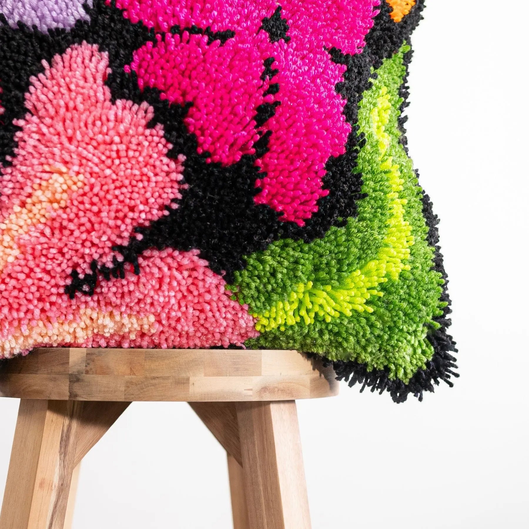 Craft Club Co PRETTY PETALS - BLACK Latch Hook Cushion Kit