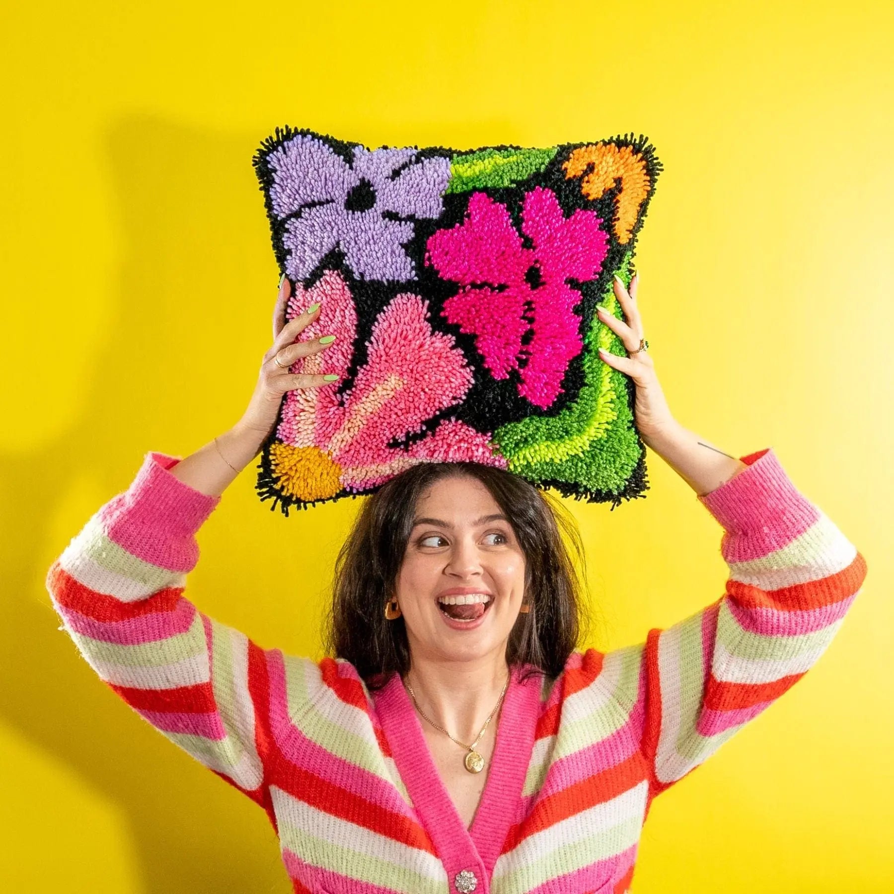 Craft Club Co PRETTY PETALS - BLACK Latch Hook Cushion Kit