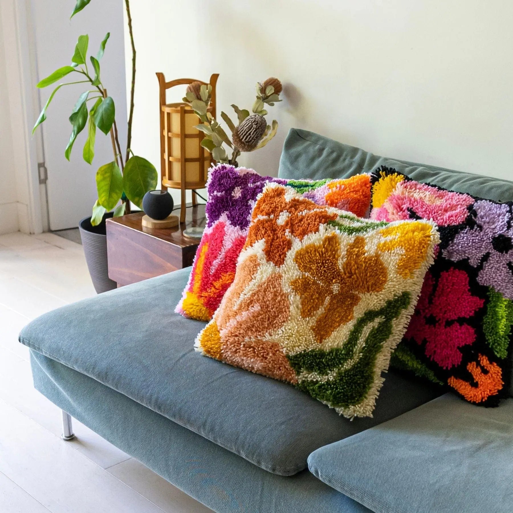 Craft Club Co PRETTY PETALS - BLACK Latch Hook Cushion Kit