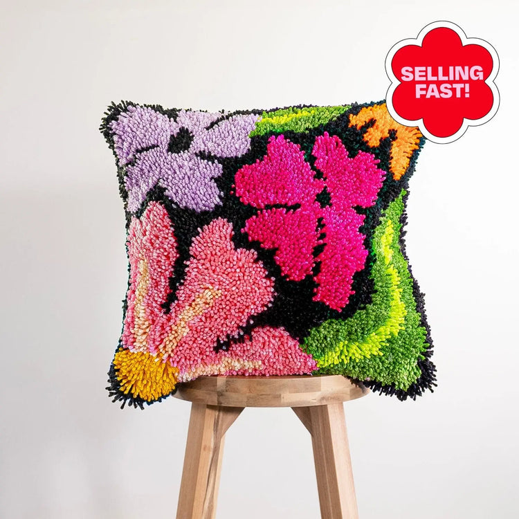 Craft Club Co PRETTY PETALS - BLACK Latch Hook Cushion Kit