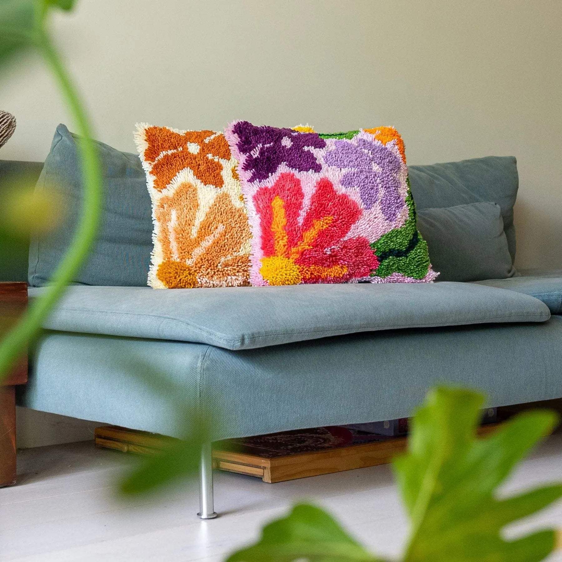 Craft Club Co PRETTY PETALS - PINK Latch Hook Cushion Kit