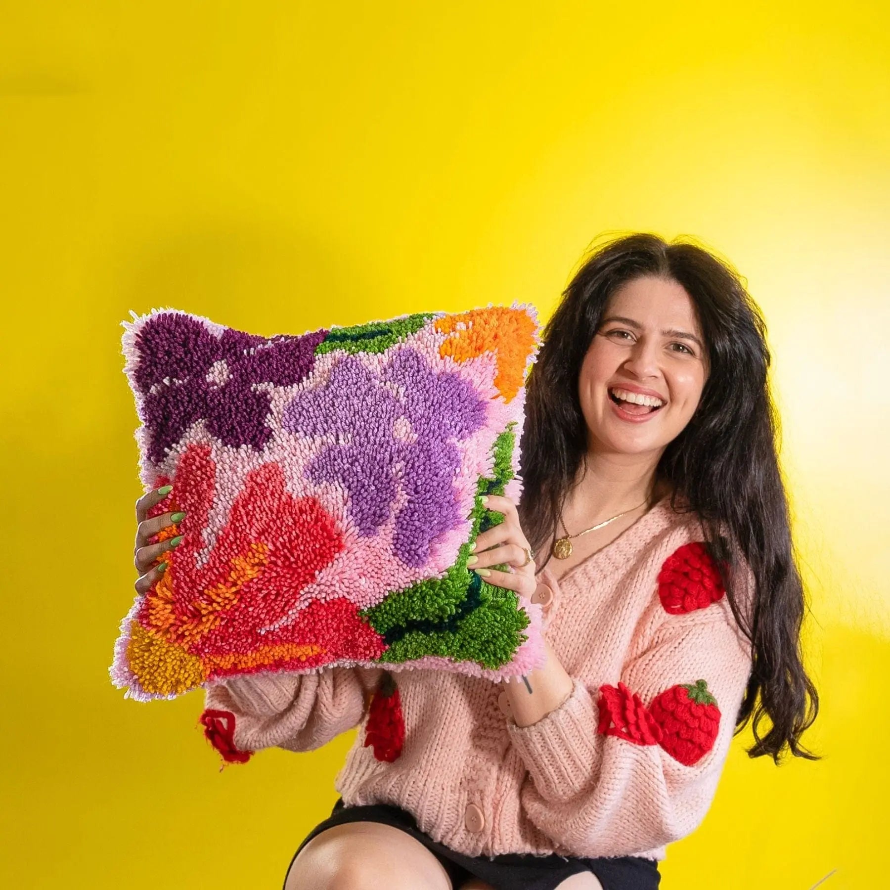 Craft Club Co PRETTY PETALS - PINK Latch Hook Cushion Kit