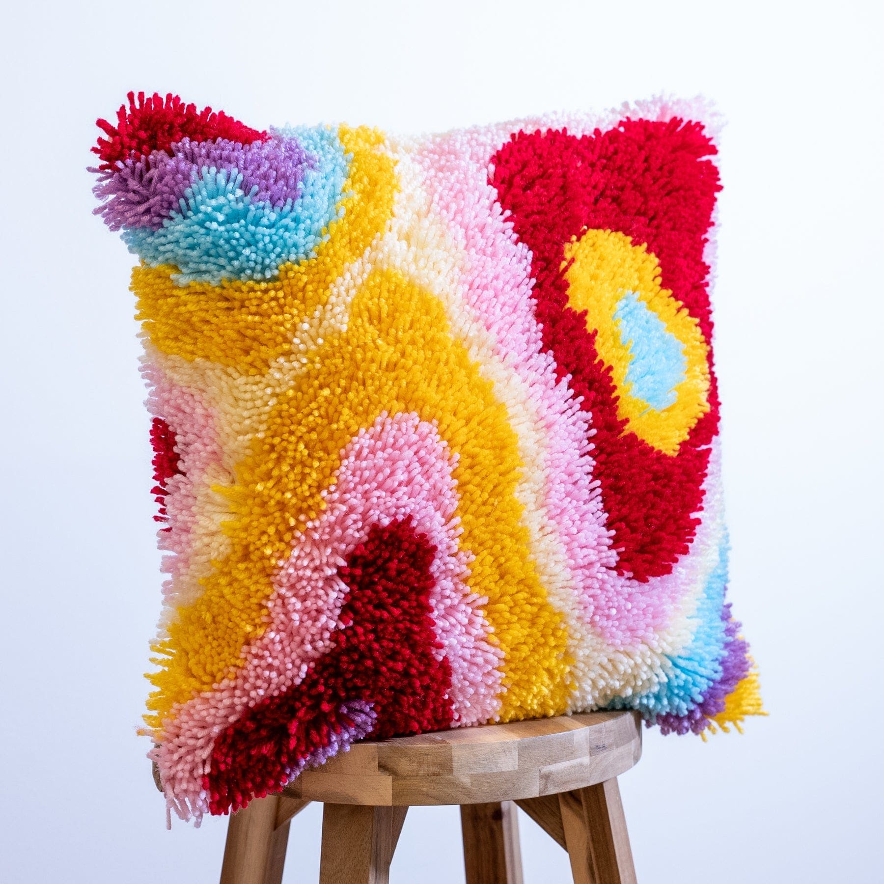 Craft Club Co PSYCHEDELIA Latch Hook Cushion Kit