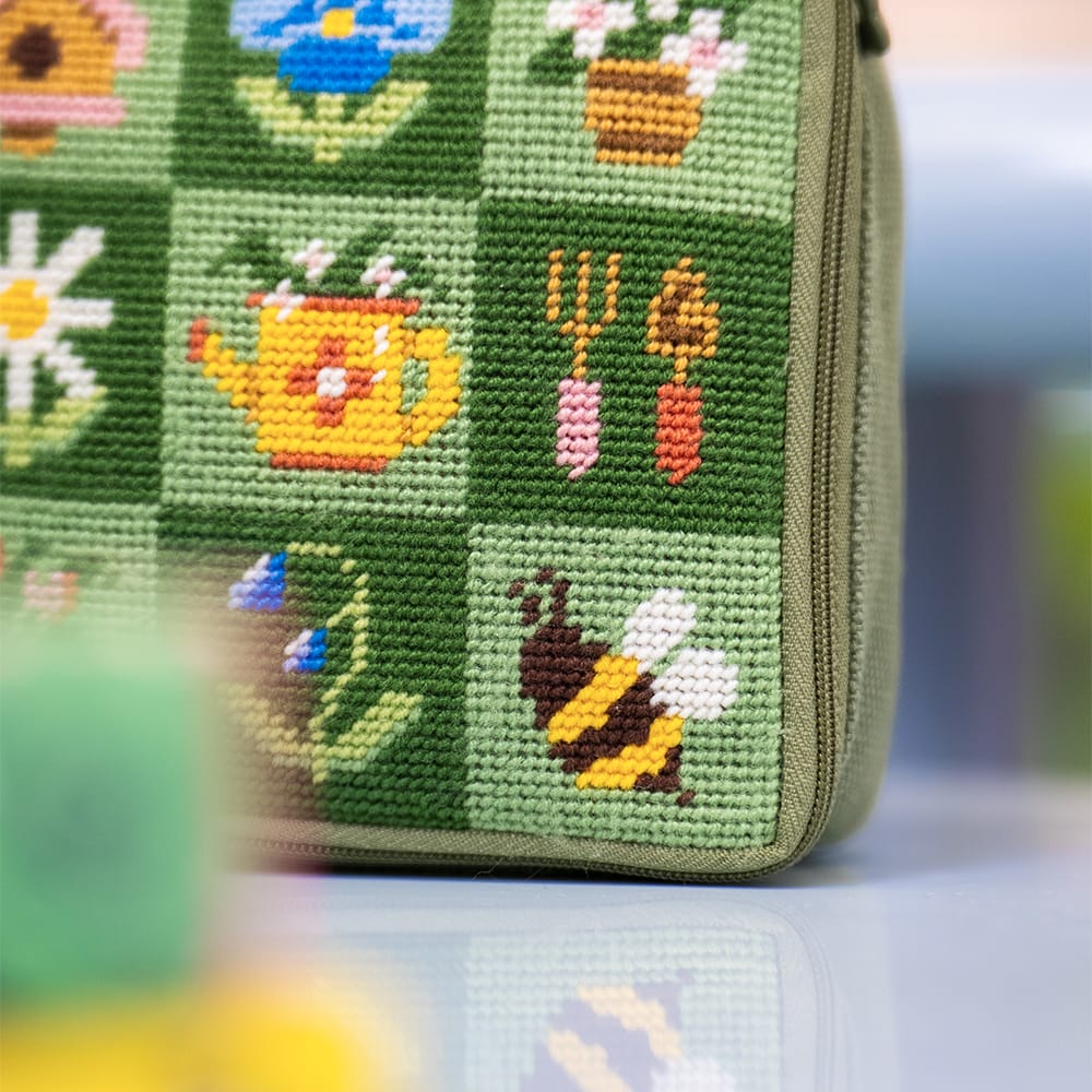 Craft Club GARDEN CHARMS - Needlepoint Pouch Kit