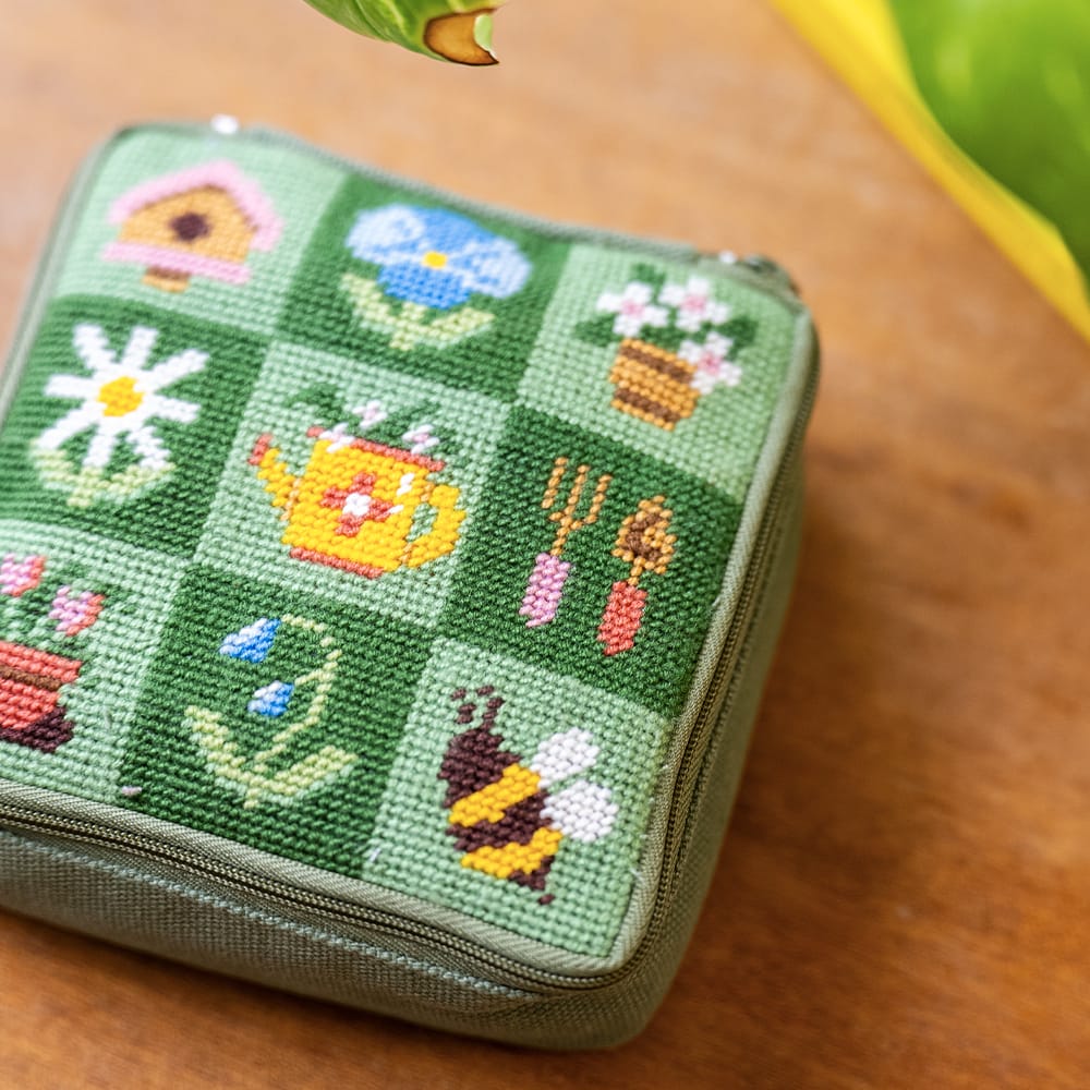 Craft Club GARDEN CHARMS - Needlepoint Pouch Kit