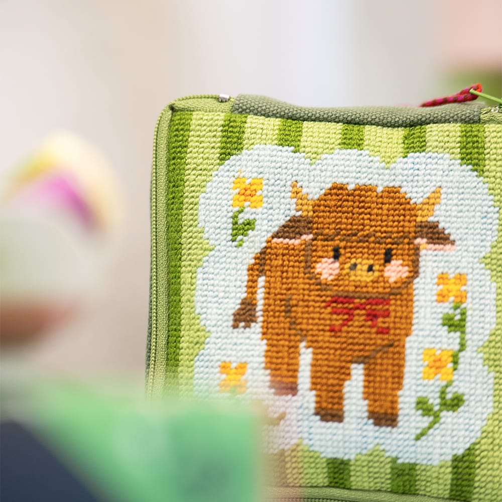 Craft Club HIGHLAND COW - Needlepoint Pouch Kit