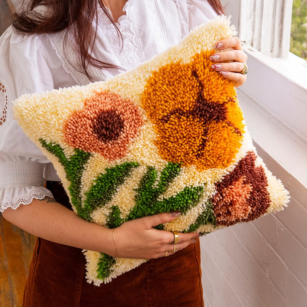 Craft Club Earthy Wild Blooms - Latch Hook Cushion Kit