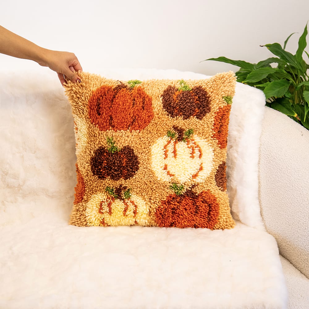 Craft Club PUMPKIN SPICE - Latch Hook Cushion Kit