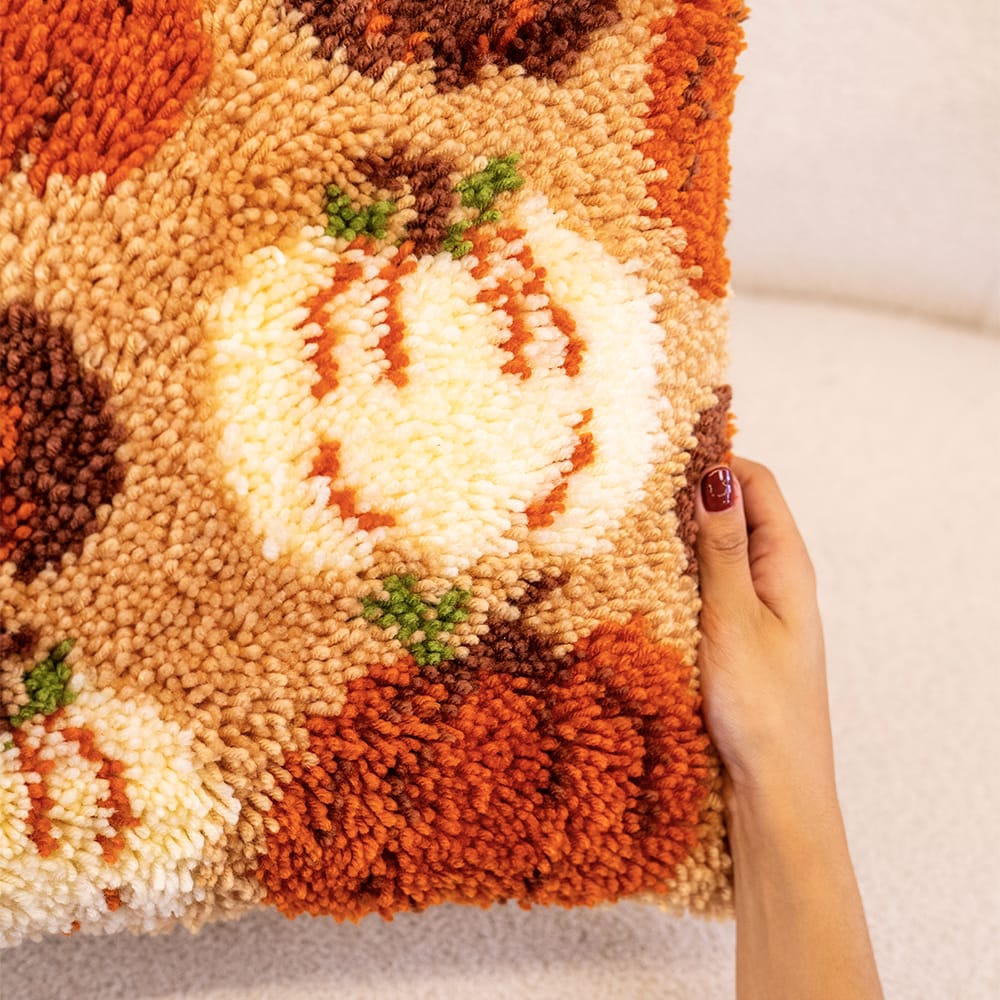 Craft Club PUMPKIN SPICE - Latch Hook Cushion Kit