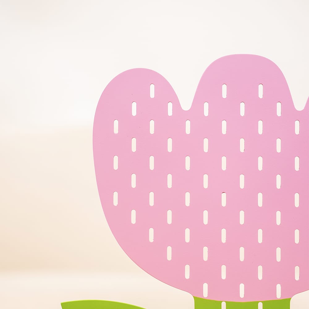 Craft Club PINK TULIP - Pegboard — close-up of the peg slots