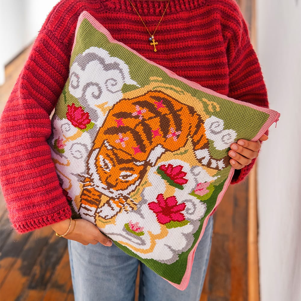 Craft Club GENTLE TIGER - Tapestry Needlepoint Cushion Kit