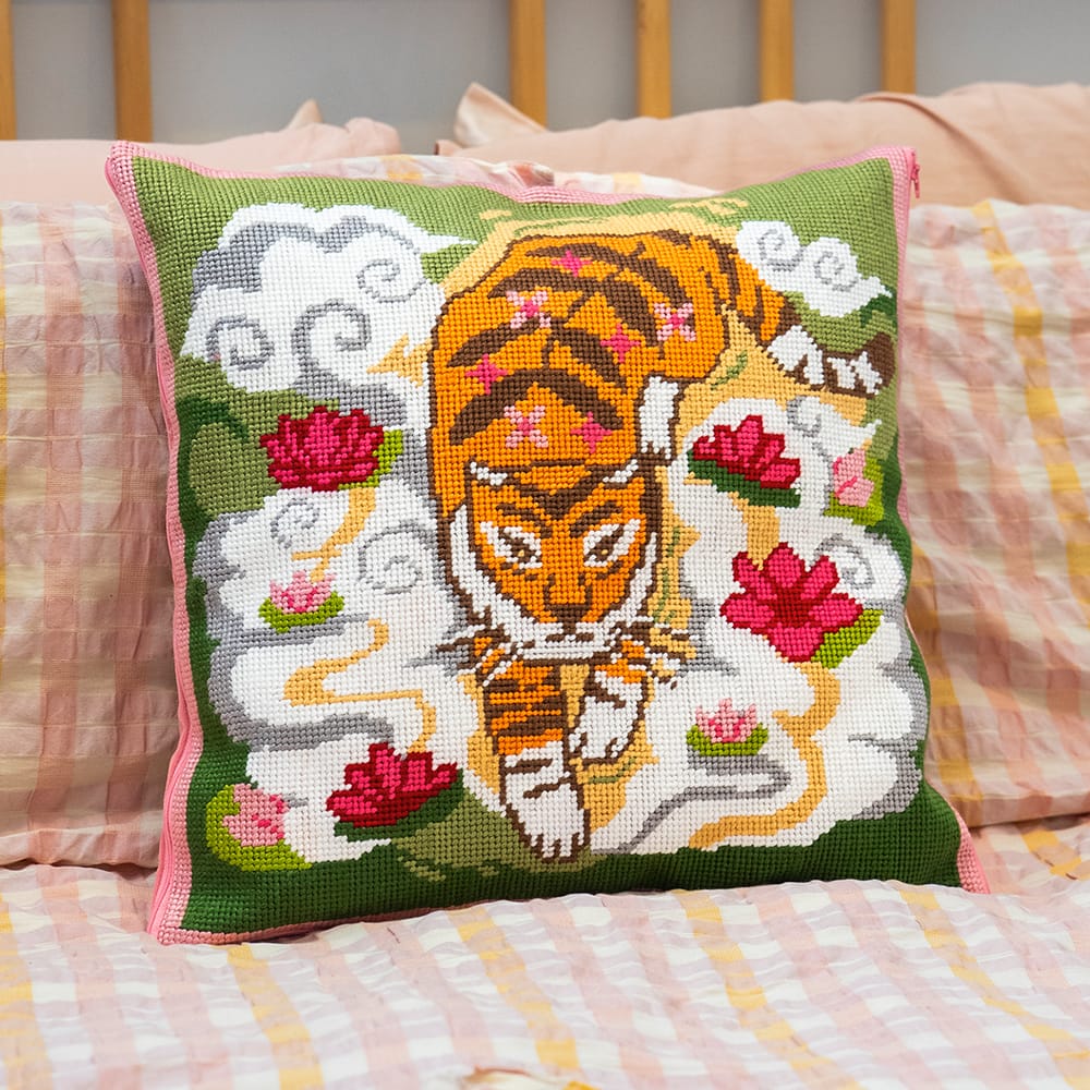 Craft Club GENTLE TIGER - Tapestry Needlepoint Cushion Kit