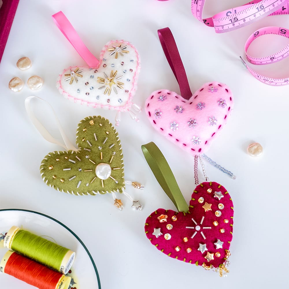 Craft Club Co SPARKLING HEART - Beaded Ornament Kit
