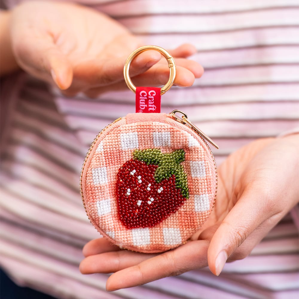 Craft Club Co ITTY BITTY STRAWBERRY - Beaded Pouch Kit